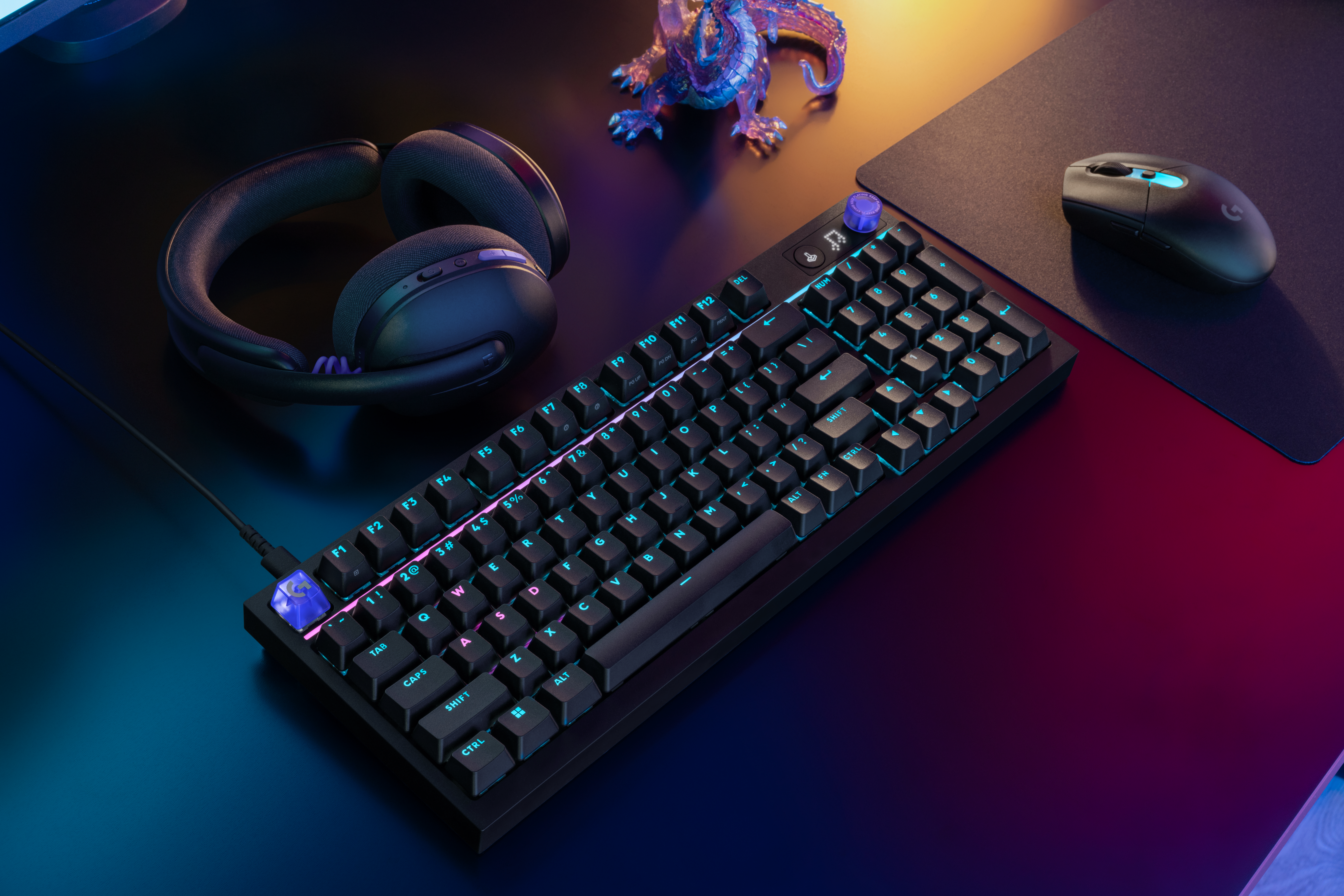 Logitech g305 x superlight | hero 44k | 59 g | lightspeed bluetooth in usb-c | črna brezžična gaming miška 1 Logitech g305 x superlight črna brezžična gaming miška v gaming postavitvi