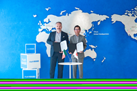 Paolo Dellachà of De Nora (left) and Kenji Takeda of Asahi Kasei (right) at the MOU Signing Ceremony at Asahi Kasei’s Headquarters (Photo: Business Wire)